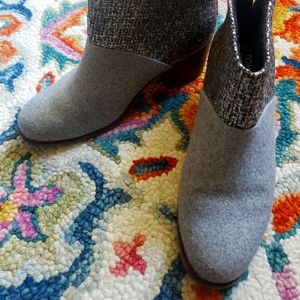 EUC Toms Gray Suede/Felt booties with tassel